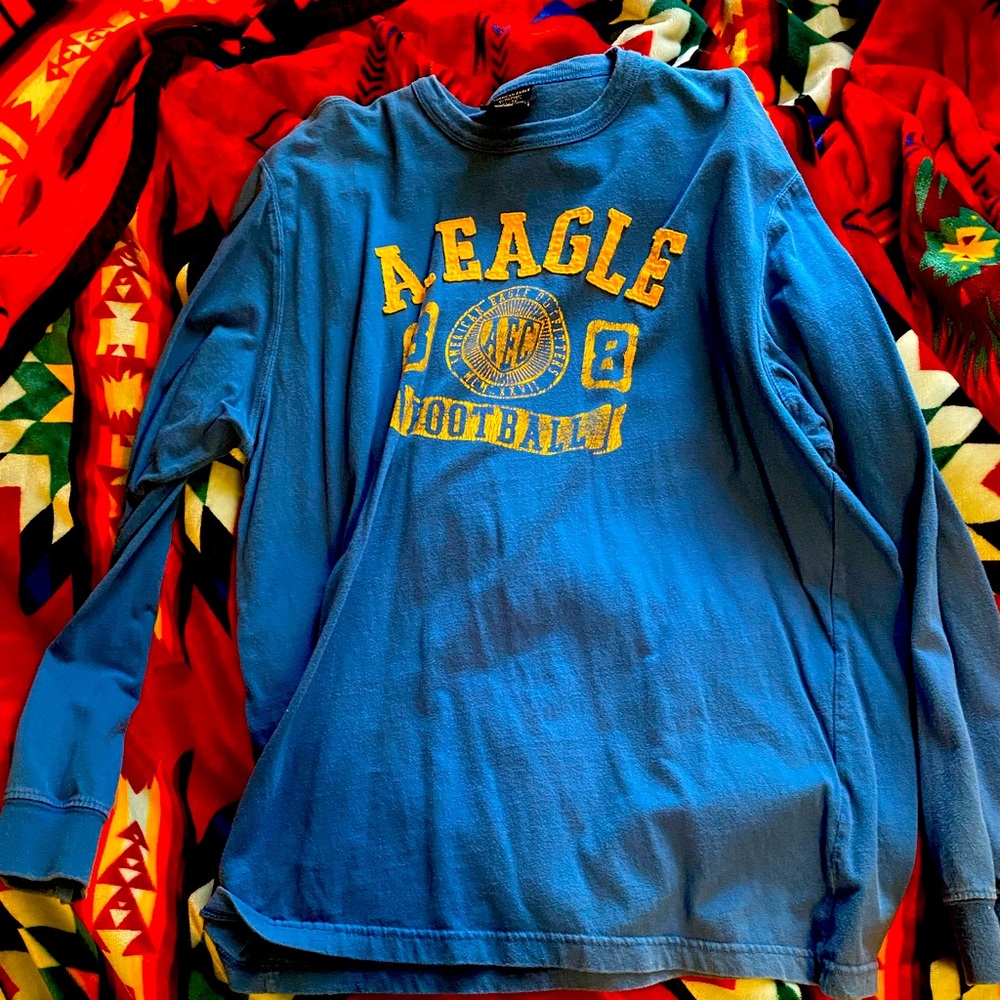 A VINTAGE AMERICAN EAGLE LONG SLEEVE T-SHIRT